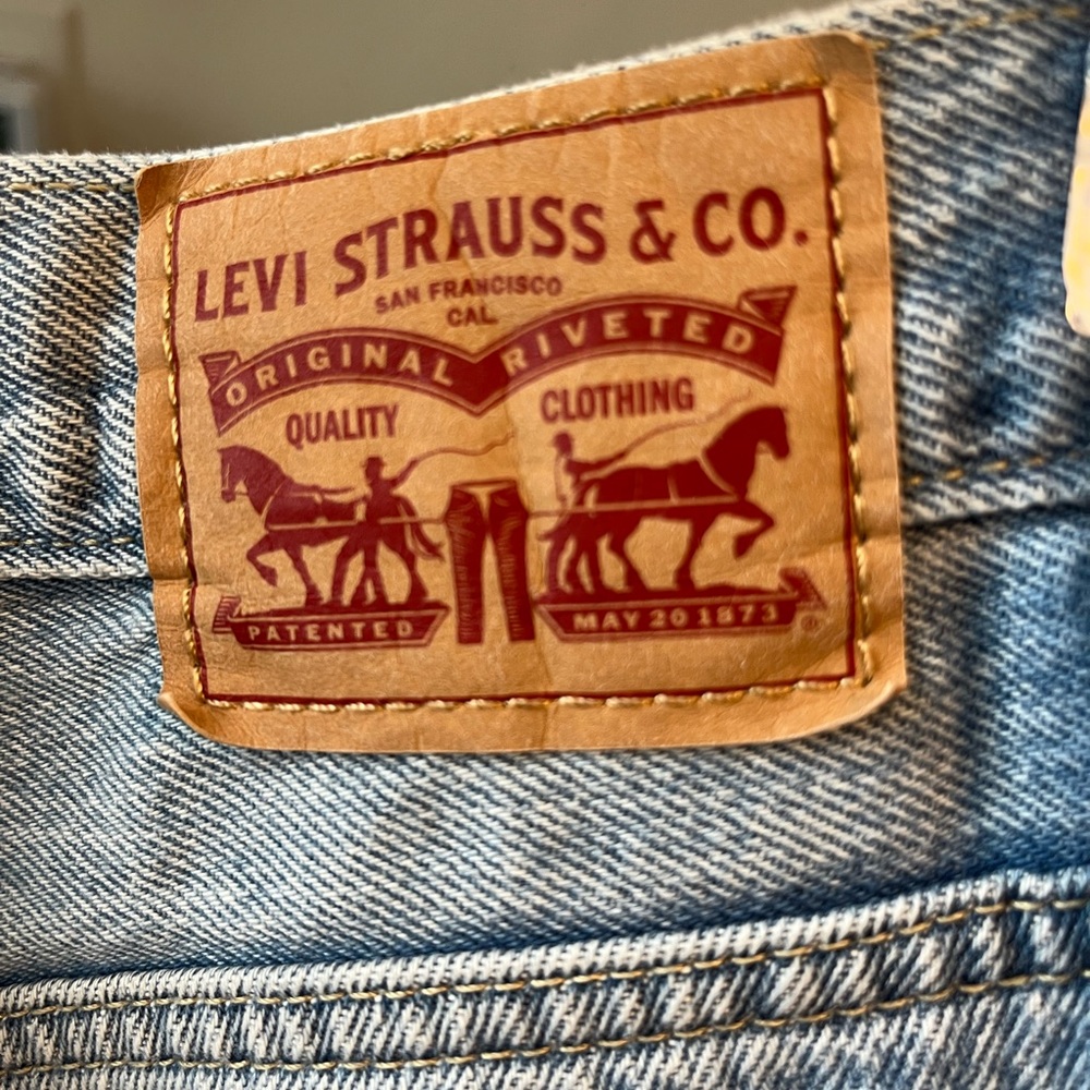 Levi’s, baggy jeans